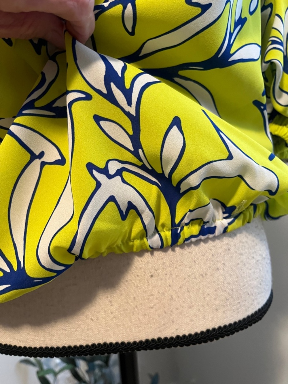 CeCe Floral Blouse. - Picture 7 of 12